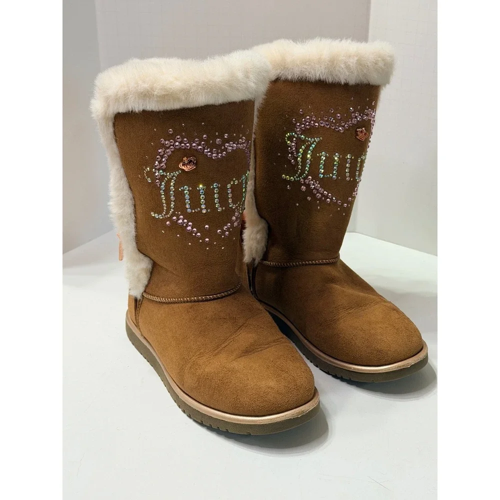 Juicy Couture Womens Chestnut Brown Faux Fur Rhinestone Heart Bow Boots Size 4
